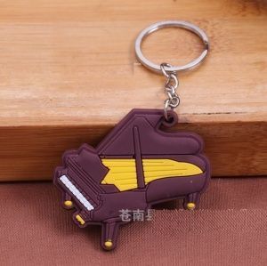 Брелок резиновый Рояль. Цвет коричневый.